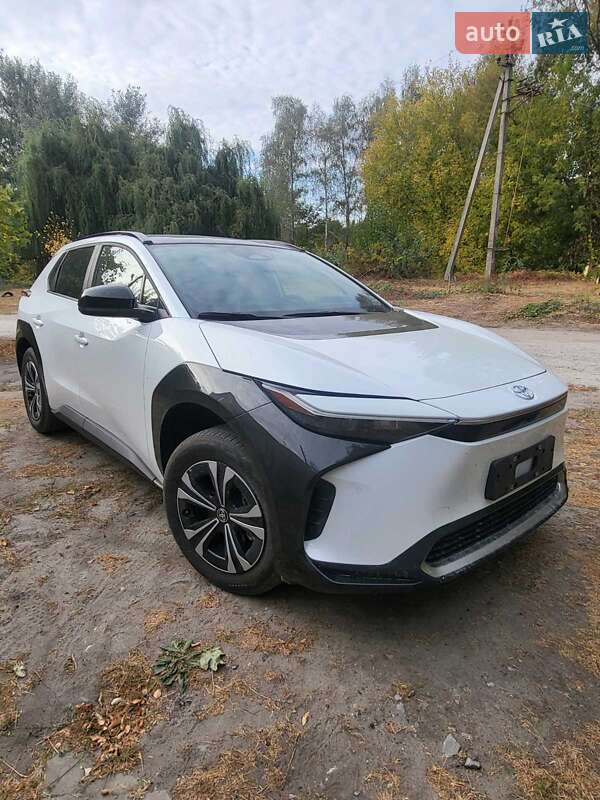 Внедорожник / Кроссовер Toyota bZ4X 2022 в Харькове