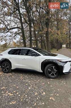 Позашляховик / Кросовер Toyota bZ4X 2023 в 