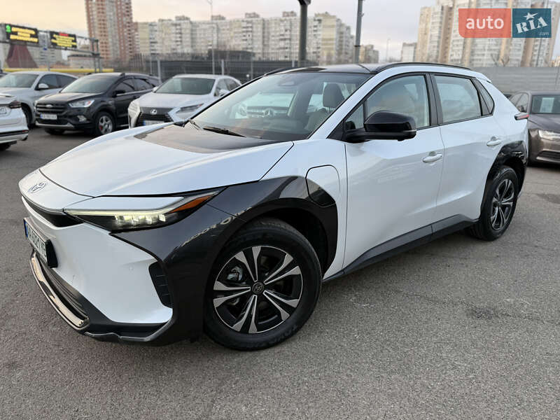 Внедорожник / Кроссовер Toyota bZ4X 2022 в Киеве
