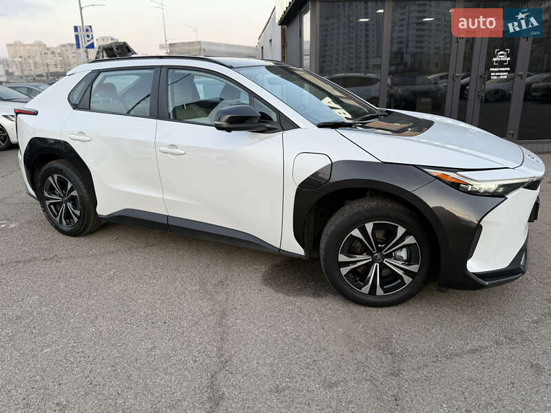 Внедорожник / Кроссовер Toyota bZ4X 2022 в Киеве