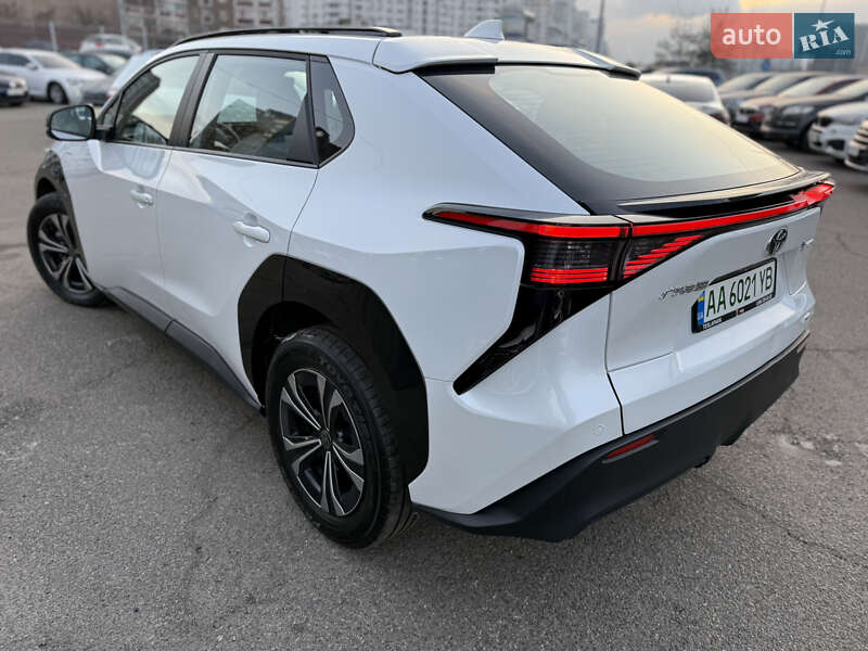 Внедорожник / Кроссовер Toyota bZ4X 2022 в Киеве