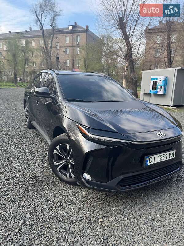 Внедорожник / Кроссовер Toyota bZ4X 2022 в 