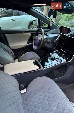 Внедорожник / Кроссовер Toyota bZ4X 2022 в 
