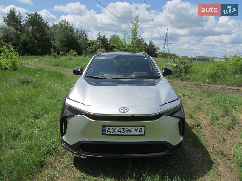 Внедорожник / Кроссовер Toyota bZ4X 2023 в Харькове