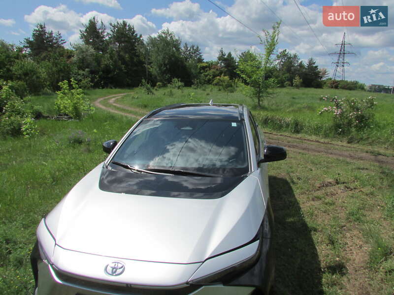 Внедорожник / Кроссовер Toyota bZ4X 2023 в Харькове