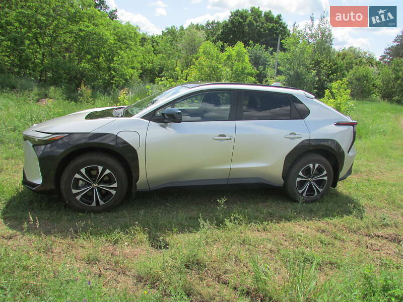 Внедорожник / Кроссовер Toyota bZ4X 2023 в Харькове