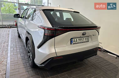 Внедорожник / Кроссовер Toyota bZ4X 2022 в 