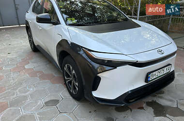 Внедорожник / Кроссовер Toyota bZ4X 2022 в 