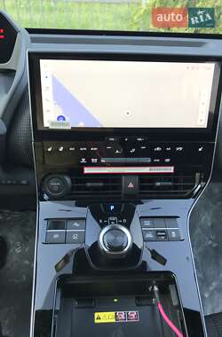 Внедорожник / Кроссовер Toyota bZ4X 2024 в 