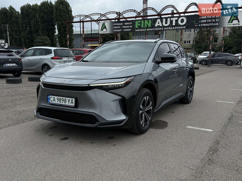 Позашляховик / Кросовер Toyota bZ4X 2023 в 