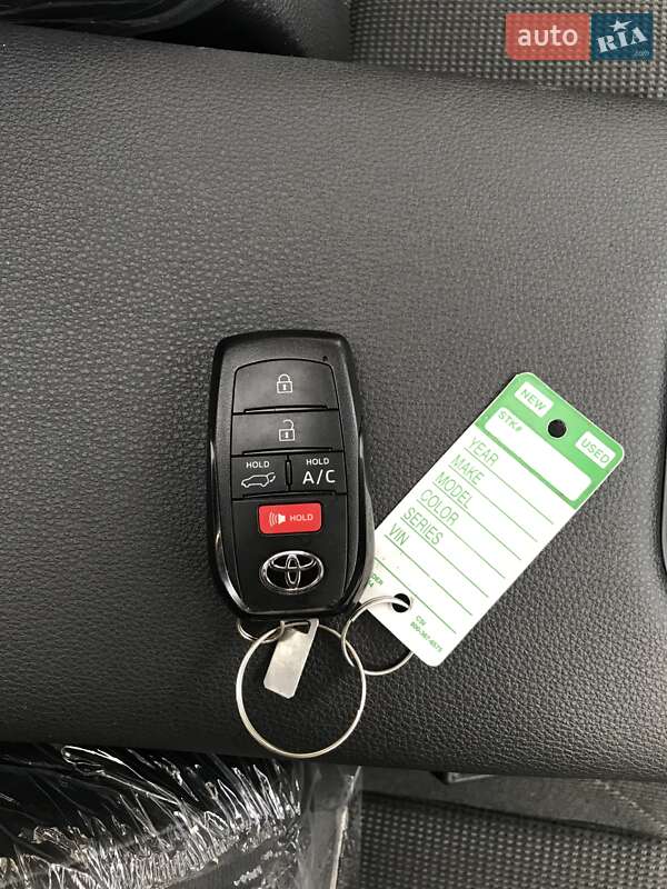 Внедорожник / Кроссовер Toyota bZ4X 2024 в Киеве