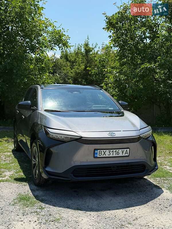 Внедорожник / Кроссовер Toyota bZ4X 2022 в 