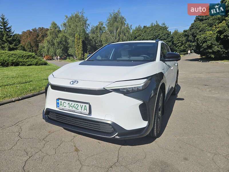 Внедорожник / Кроссовер Toyota bZ4X 2022 в 