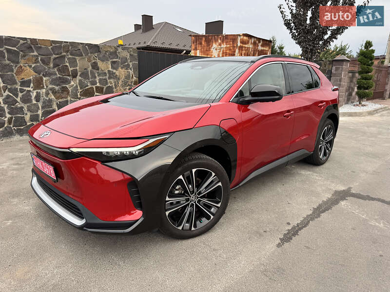 Внедорожник / Кроссовер Toyota bZ4X 2024 в 