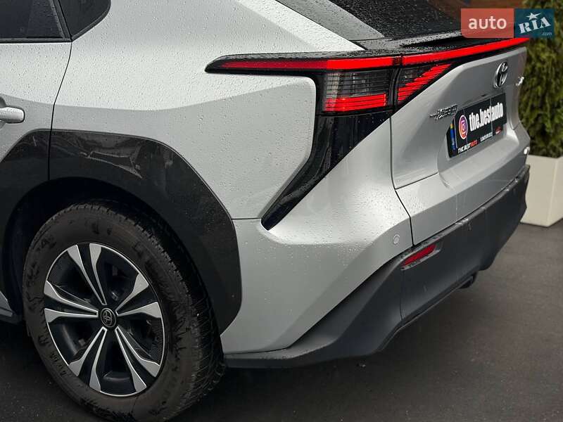 Внедорожник / Кроссовер Toyota bZ4X 2022 в Ровно