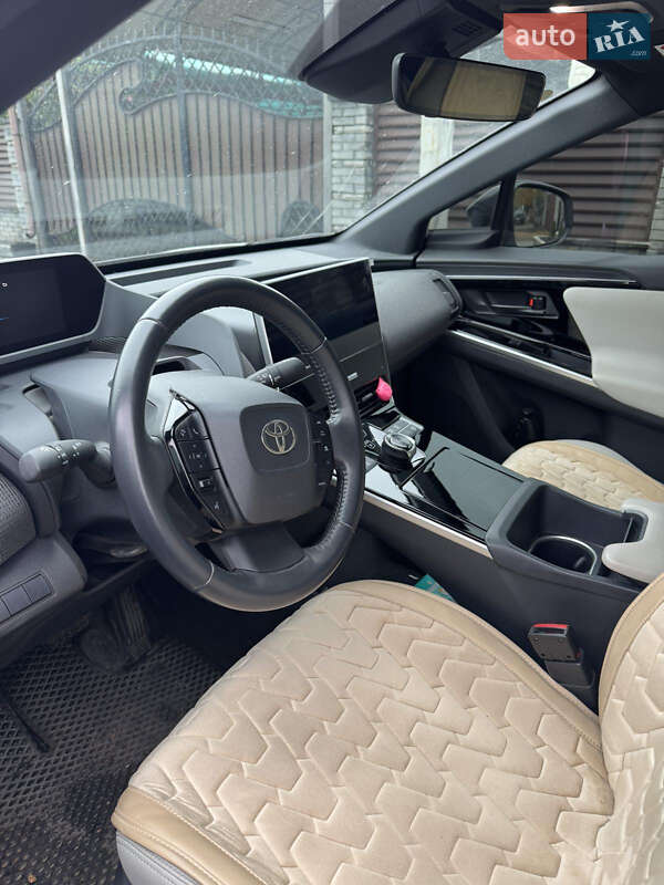 Внедорожник / Кроссовер Toyota bZ4X 2022 в Александрие