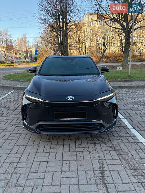 Внедорожник / Кроссовер Toyota bZ4X 2023 в Луцке
