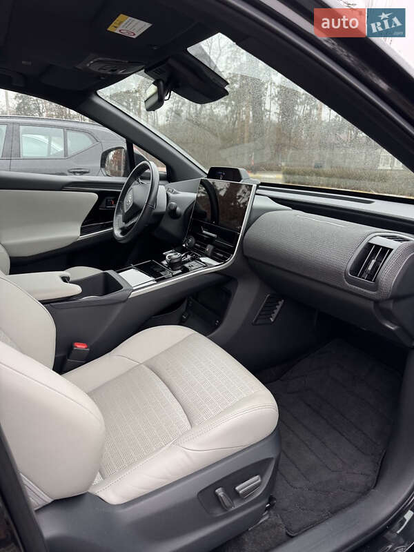 Внедорожник / Кроссовер Toyota bZ4X 2022 в Буче