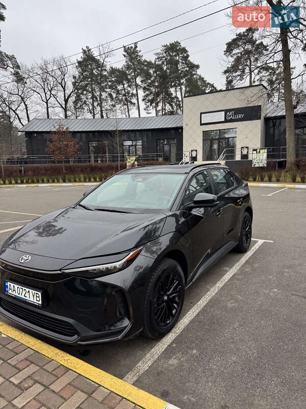 Внедорожник / Кроссовер Toyota bZ4X 2022 в Буче