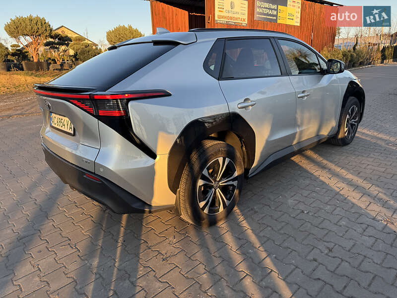Позашляховик / Кросовер Toyota bZ4X 2024 в Луцьку