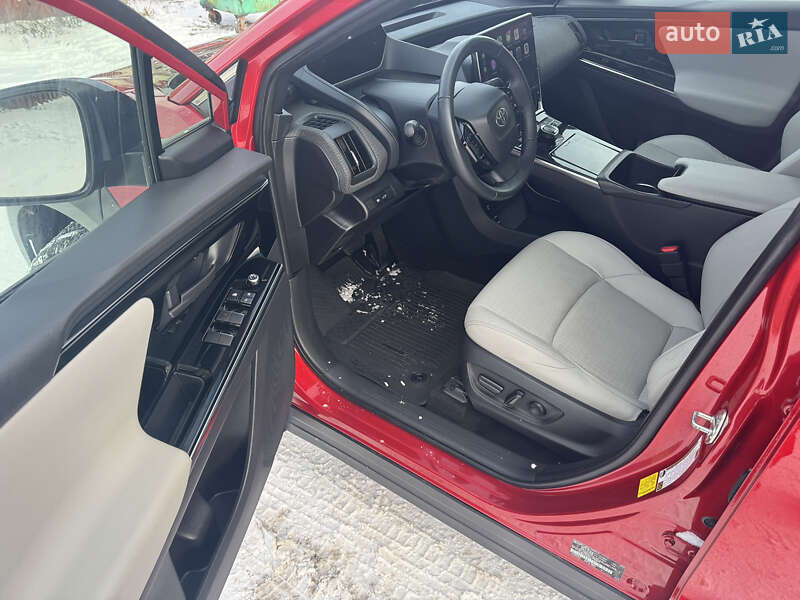 Позашляховик / Кросовер Toyota bZ4X 2023 в Луцьку