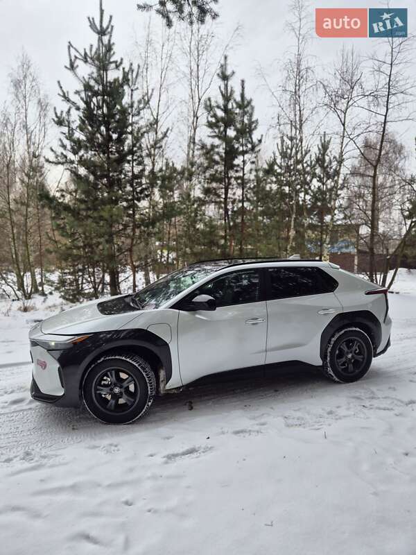Позашляховик / Кросовер Toyota bZ4X 2024 в Києві