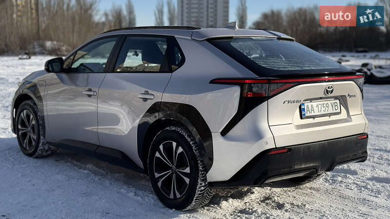 Внедорожник / Кроссовер Toyota bZ4X 2023 в Киеве
