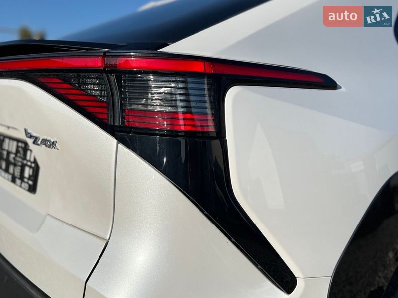 Внедорожник / Кроссовер Toyota bZ4X 2022 в Харькове