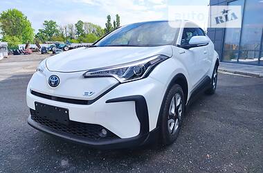Позашляховик / Кросовер Toyota C-HR EV 2021 в 