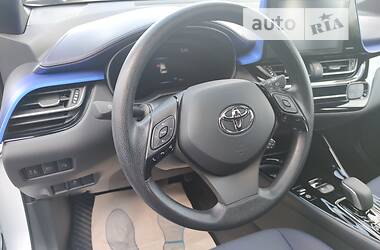 Позашляховик / Кросовер Toyota C-HR EV 2021 в 