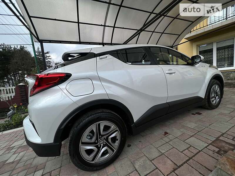 Внедорожник / Кроссовер Toyota C-HR EV 2022 в Новояворовске