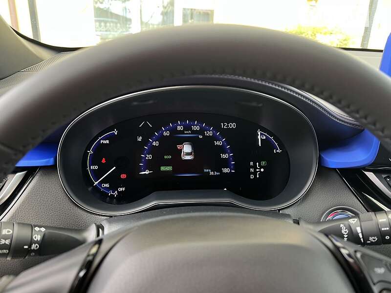 Внедорожник / Кроссовер Toyota C-HR EV 2022 в Новояворовске