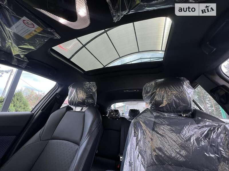 Внедорожник / Кроссовер Toyota C-HR EV 2022 в Новояворовске