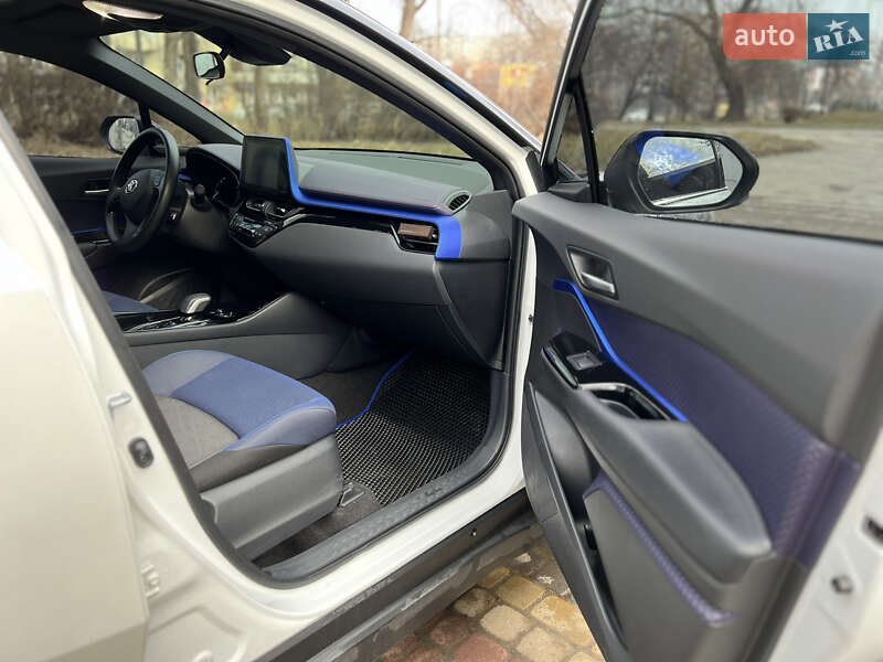 Внедорожник / Кроссовер Toyota C-HR EV 2022 в Черновцах фото 31 Внедорожник / Кроссовер Toyota C-HR EV 2022 в Черновцах
