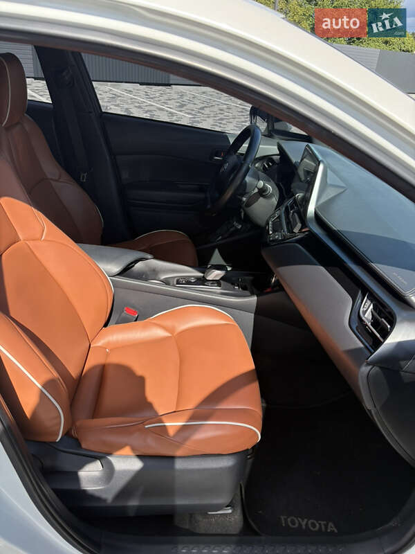 Внедорожник / Кроссовер Toyota C-HR EV 2020 в Мукачево