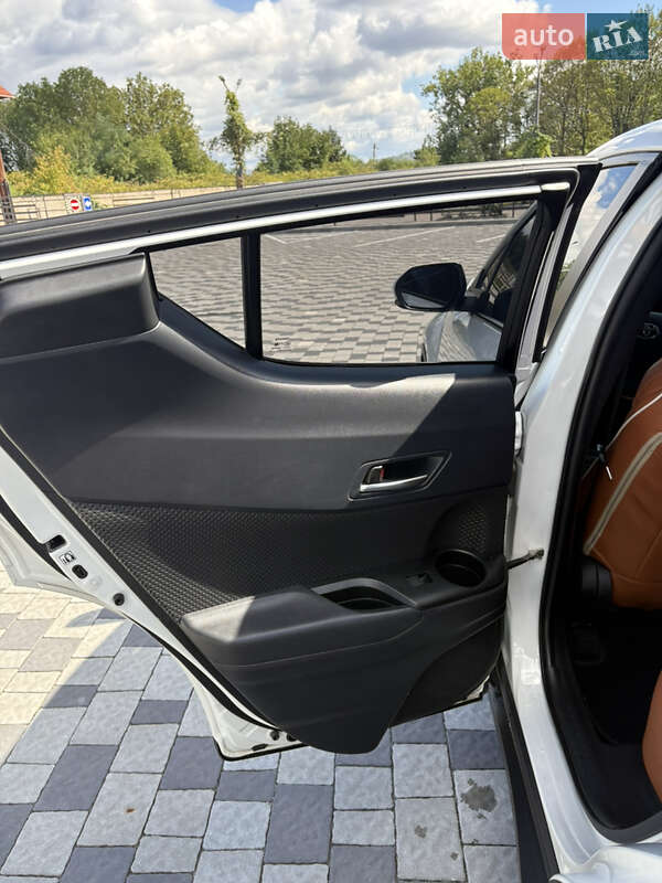 Внедорожник / Кроссовер Toyota C-HR EV 2020 в Мукачево
