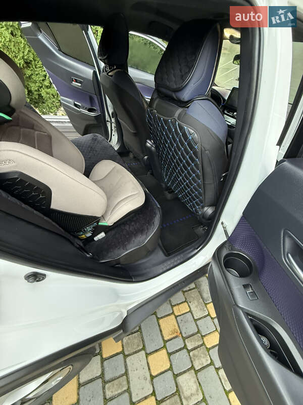 Позашляховик / Кросовер Toyota C-HR EV 2021 в Києві фото 12 Позашляховик / Кросовер Toyota C-HR EV 2021 в Києві