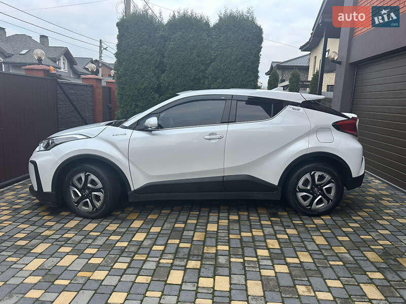 Позашляховик / Кросовер Toyota C-HR EV 2021 в Києві