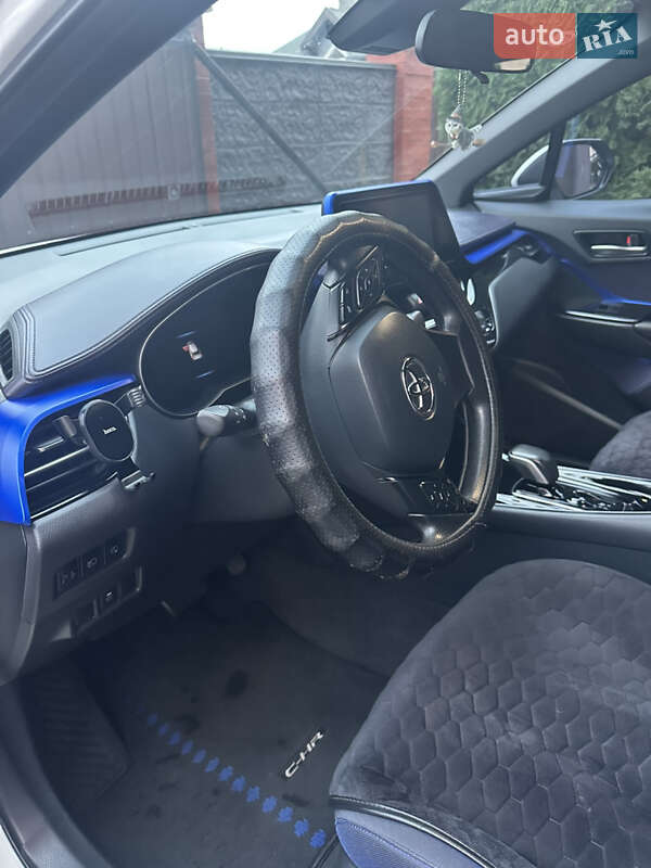 Позашляховик / Кросовер Toyota C-HR EV 2021 в Києві