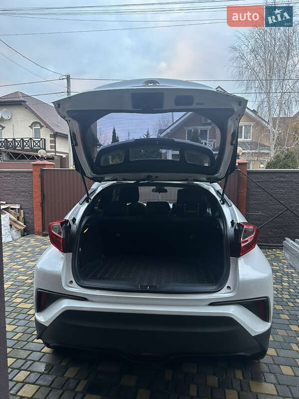 Позашляховик / Кросовер Toyota C-HR EV 2021 в Києві