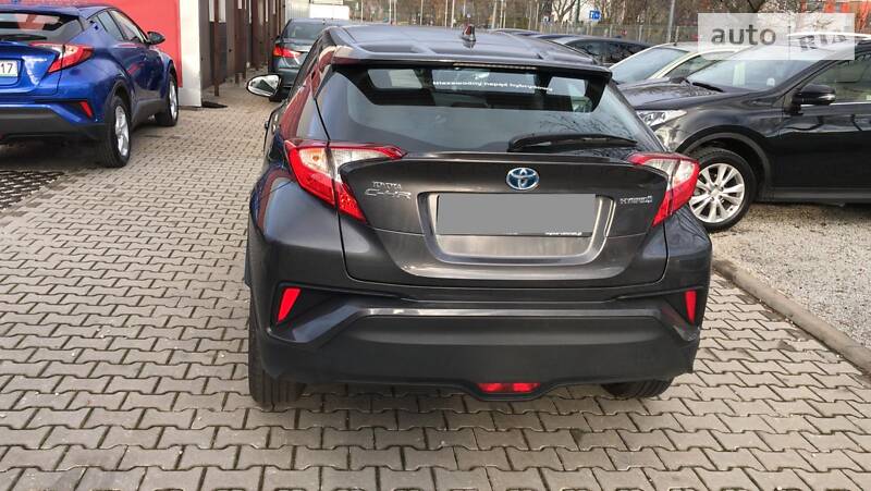 Внедорожник / Кроссовер Toyota C-HR 2018 в Киеве