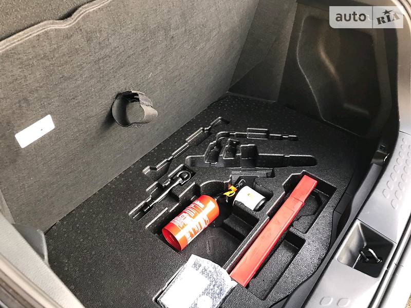 Внедорожник / Кроссовер Toyota C-HR 2018 в Киеве