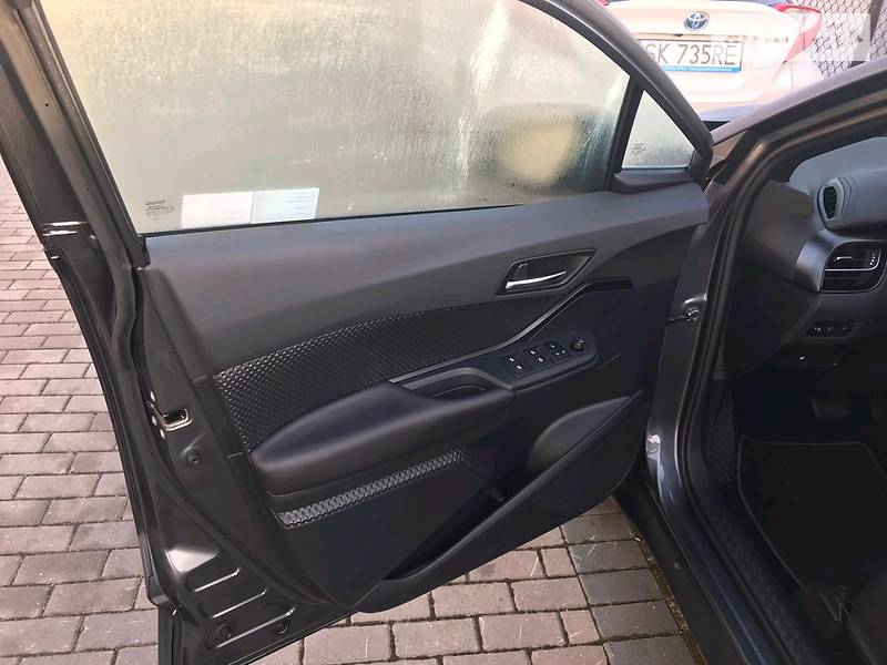 Внедорожник / Кроссовер Toyota C-HR 2018 в Киеве