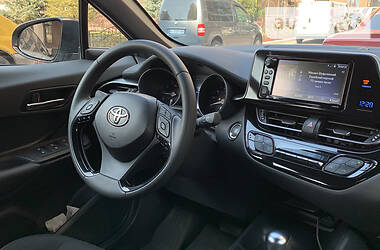 Хетчбек Toyota C-HR 2018 в 