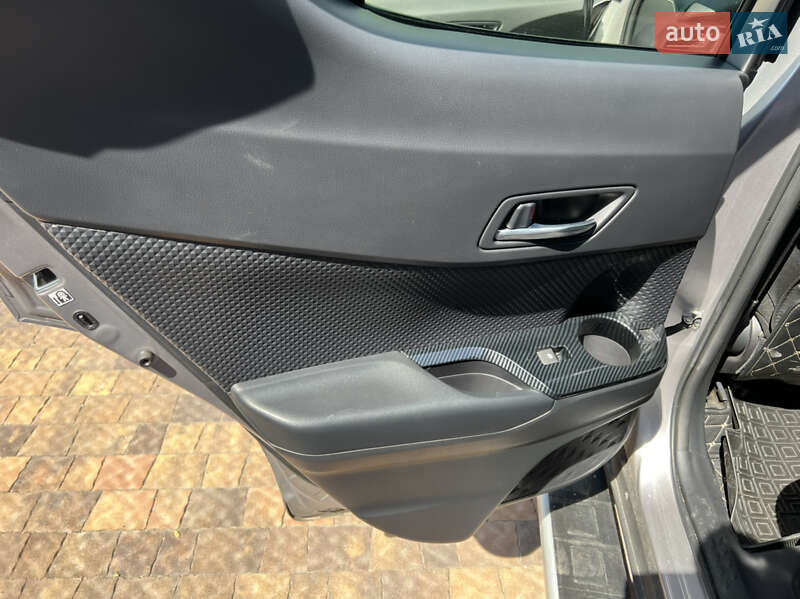 Внедорожник / Кроссовер Toyota C-HR 2019 в Николаеве