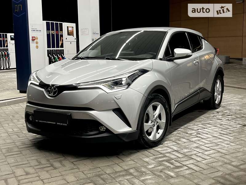 Внедорожник / Кроссовер Toyota C-HR 2018 в Киеве