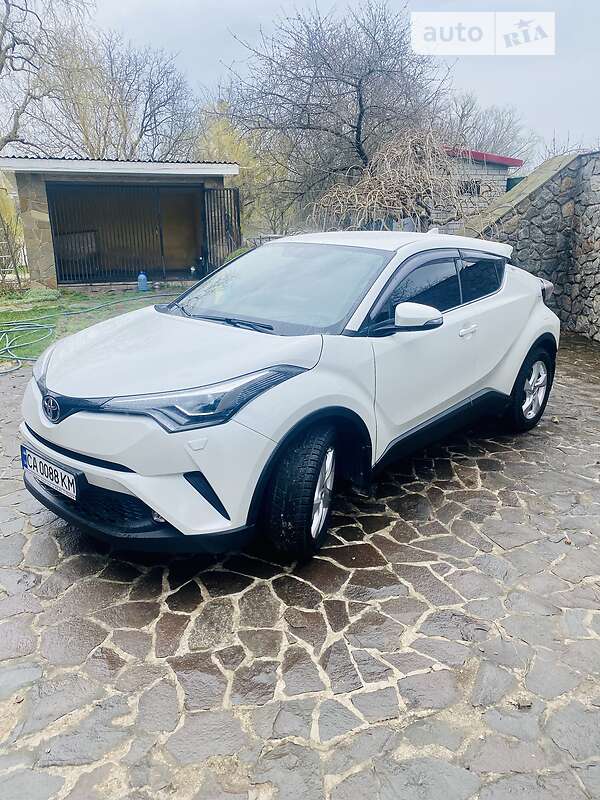 Внедорожник / Кроссовер Toyota C-HR 2017 в Умани