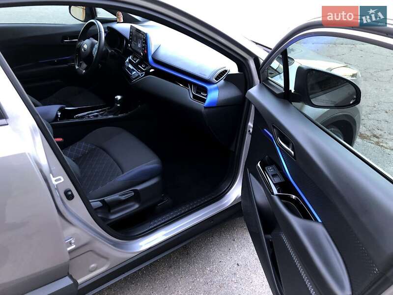 Позашляховик / Кросовер Toyota C-HR 2020 в Дніпрі фото 15 Позашляховик / Кросовер Toyota C-HR 2020 в Дніпрі