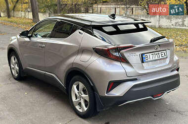 Внедорожник / Кроссовер Toyota C-HR 2016 в Горишних Плавнях