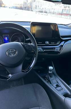 Позашляховик / Кросовер Toyota C-HR 2017 в Запоріжжі
